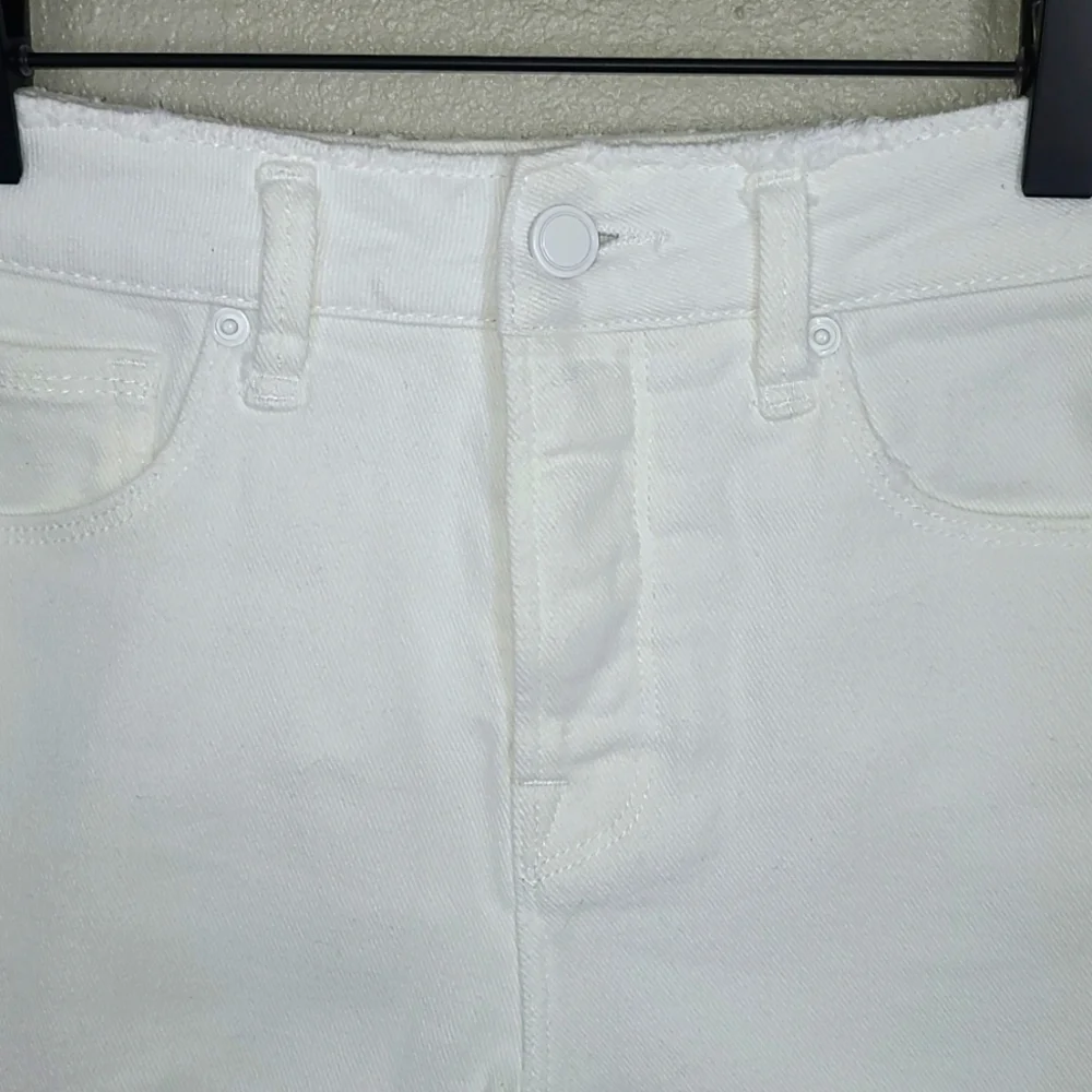 Good American White Distressed High-Rise Jean Shorts - Picture 5 of 8